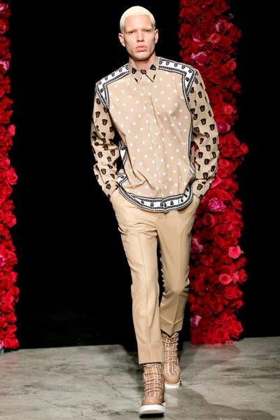 Look 32